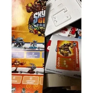 031-019 Nintendo 3DS Skylanders Giants Case & Manual & Poster With Card No Game