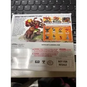 031-019 Nintendo 3DS Skylanders Giants Case & Manual & Poster With Card No Game
