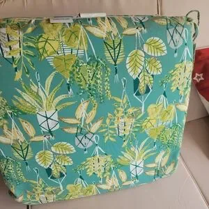 1 Single Hampton Bay Floral Green Cushion Cover