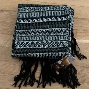 100% baby alpaca scarf from PERU Black and White Patterned Scarf with Fringe