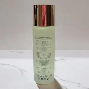 111SKIN Antioxidant Energising Essence - Light Green