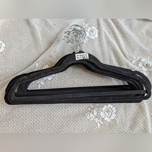 20 black velvet hanger bundle