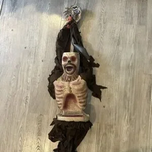 2011 Spirit Halloween Lawn Scares Zombie Staked Bird Feeder Horror Prop Outdoor