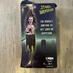 2011 Spirit Halloween Lawn Scares Zombie Staked Bird Feeder Horror Prop Outdoor‎