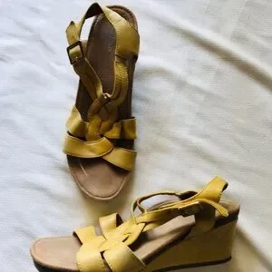 Aetrex Yellow Strappy Wedge Sandals