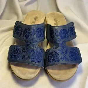 Allegria almost NEW embroidered leather closure