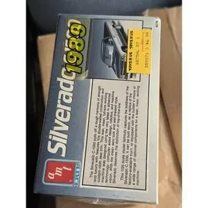 AMT Silverado C-1500 6276 Model 1/25 Kit Sealed Bags Inside 1989 OBS Chevy C1500