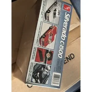 AMT Silverado C-1500 6276 Model 1/25 Kit Sealed Bags Inside 1989 OBS Chevy C1500