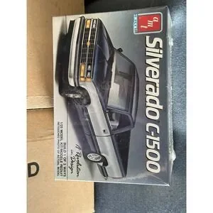 AMT Silverado C-1500 6276 Model 1/25 Kit Sealed Bags Inside 1989 OBS Chevy C1500