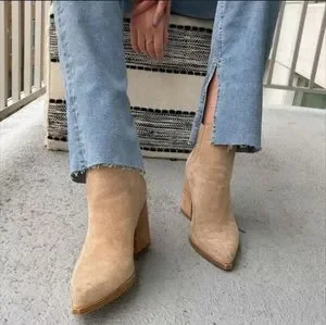 Ankle tan cowgirl pointed boots size 8.5 Ankle tan cowgirl pointed boots size 8.5