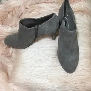 ANTONIO MELANI HALSTEAD SUEDE ANKLE BOOTS SIZE 10M GRAY Classic Chic Minimalist