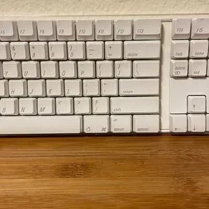 Apple A1016 Wireless Full Size Bluetooth Keyboard For Mac W/ Num Keypad WORKING