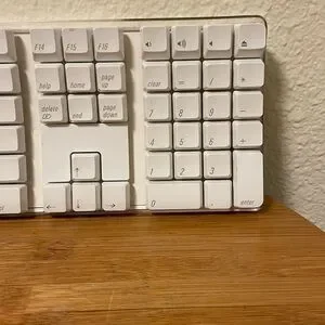 Apple A1016 Wireless Full Size Bluetooth Keyboard For Mac W/ Num Keypad WORKING