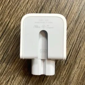 Apple Adapter 125V - 2.5A Model A1555 P JET Longwell USA