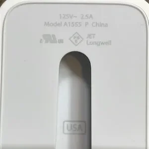Apple Adapter 125V - 2.5A Model A1555 P JET Longwell USA