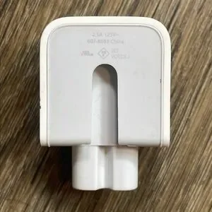 Apple Adapter 2.5A 125V 607-8083 JET VOLEZJ