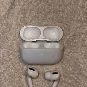 Apple AirPods Pro 1st Generation