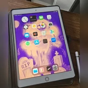 Apple IPad 8th Generation Bundle