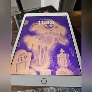 Apple IPad 8th Generation Bundle
