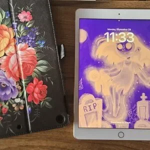 Apple IPad 8th Generation Bundle