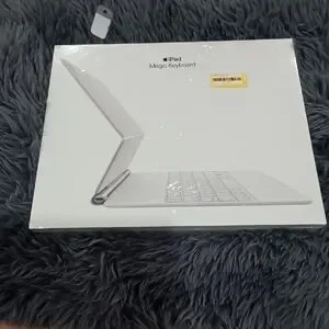 Apple iPad Magic Keyboard - Elegant White