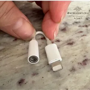 APPLE iPhone USB-C to 3.5mm Aux Adapter