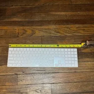 Apple Keyboard Wireless Silver And White Keyboard