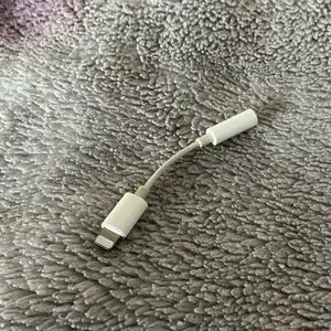 Apple Lightning To 3.5mm Headphone Adapter