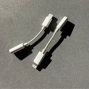 Apple White Lightning To 3.5mm Adapter Pair