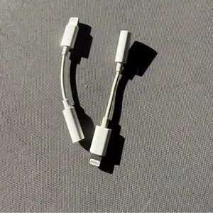 Apple White Lightning To 3.5mm Adapter Pair
