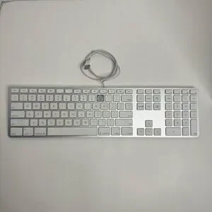 Apple White Wired/ USB 17” Keyboard