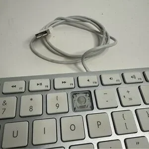 Apple White Wired/ USB 17” Keyboard