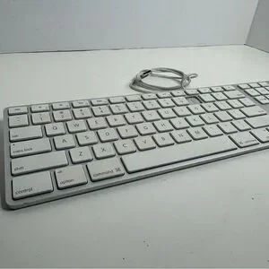 Apple White Wired/ USB 17” Keyboard