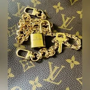 ✅ AUTHENTIC LOUISVUITTON LOCK AND KEY