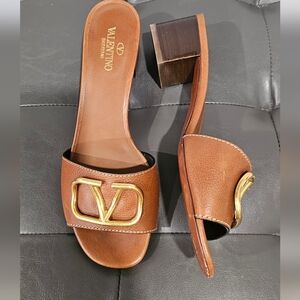 Authentic Valentino Garavani v logo Sandals in size 40