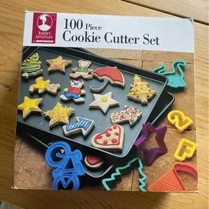 Bakers Advantage Set Of 100 Cookie Cutters: Assorted Sizes