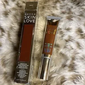 Becca Skin Love Weightless Blur Foundation “walnut Shade “