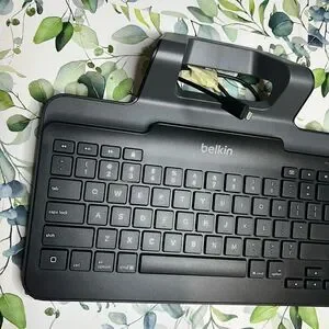 BELKIN B2B130 Black Lightning Wired Slim Tablet Keyboard