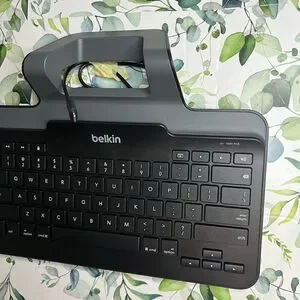 BELKIN B2B130 Black Lightning Wired Slim Tablet Keyboard