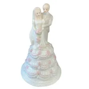 BELLEEK CLADDAGH CAKE TOPPER MUSICAL WEDDING COUPLE CERAMIC MUSIC BOX