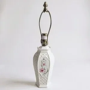 Belleek Pottery 21" Country‎ Trellis Electric Table Lamp Stargazer Lily Pattern