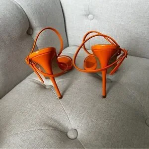 Billini NIB Orange Patent Heels Size 9