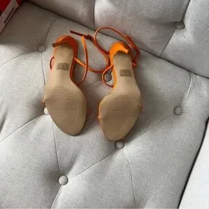 Billini NIB Orange Patent Heels Size 9