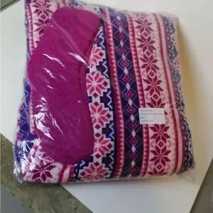 Blanket/throw & matching socks set NWT