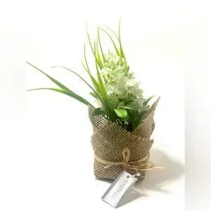 BNWT Midwest Gifts Burlap Wrapped Flower Bunch.