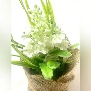 BNWT Midwest Gifts Burlap Wrapped Flower Bunch.