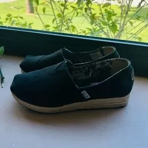 Bobs By Skechers Womens 34101 Black Textile Comfort Wedge Slip On Shoes Size 8