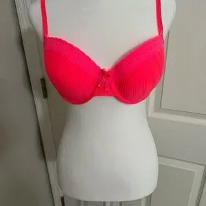 BODY EMBRACE: Pink lace trimmed underwire T-Shirt bra size 38C