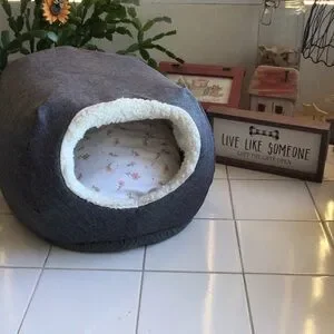 ‘Boots & Barkley’ Gray Pet Cave Bed