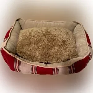 BOOTS & BARKLEY SMALL RED BURGUNDY TAN PLUSH COMFY PET DOG PUPPY BED CAT KITTY